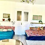 Arty Studio Flat At City Center