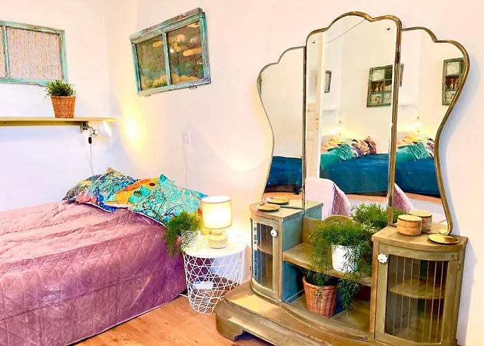 Arty Studio Flat At City Center