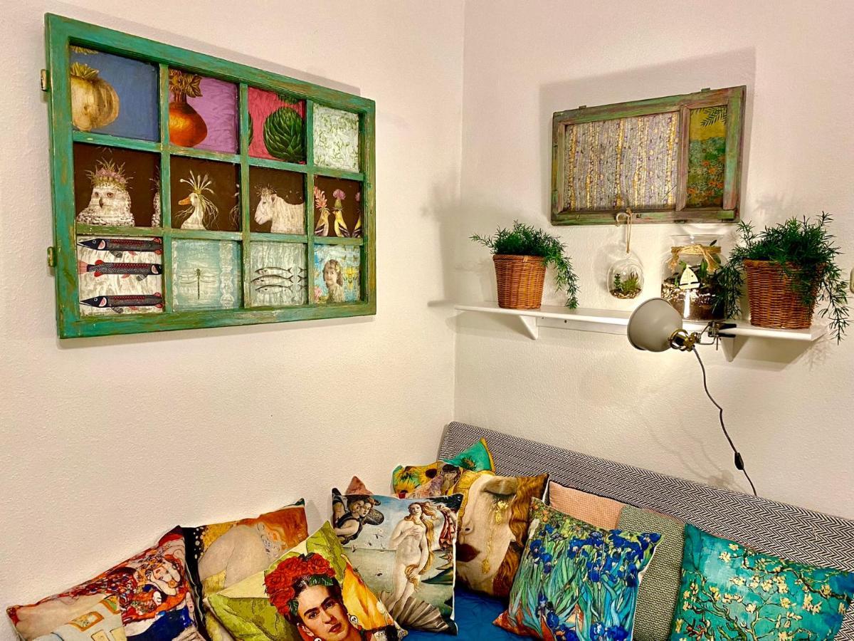Arty Studio Flat At Center